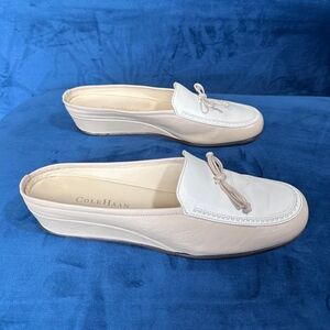 Cole Haan Women Beige White Leather Loafer Flats Bow Accent Shoes 9B Slip On EUC